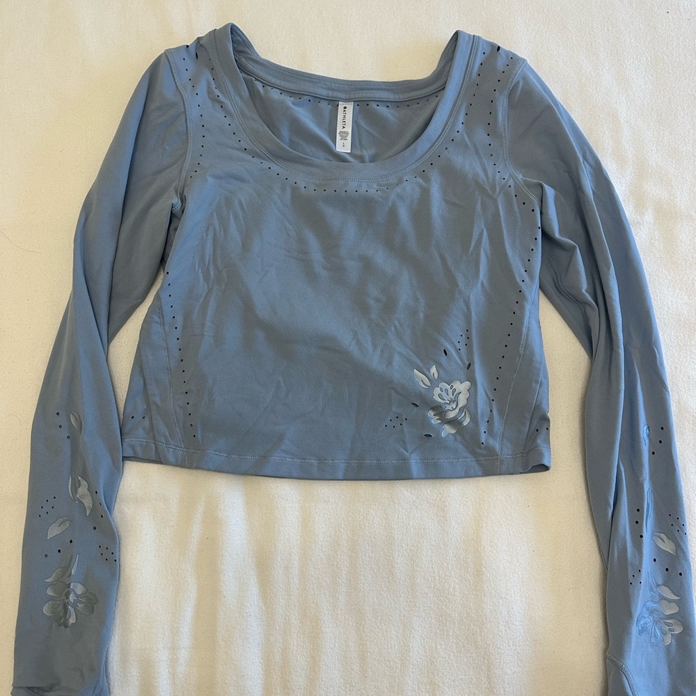 Athleta Gray Fitted Crop Blouse